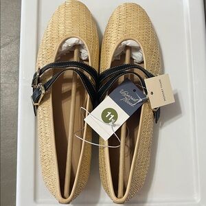 Universal Thread Women's Henrietta Flats - Beige and Black Sz. 11
